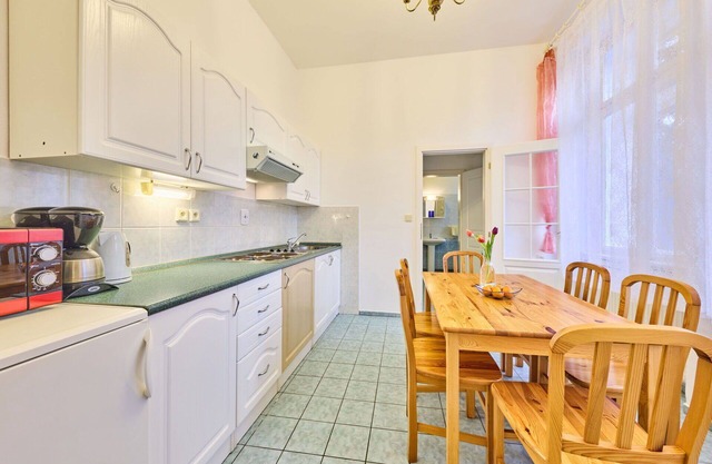Cosy apartment for 5 people with WIFI, TV and parking