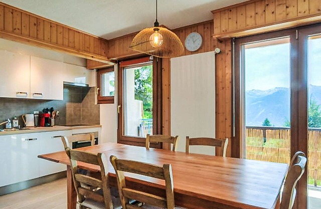 Cosy apartment for 7 people with WIFI, TV, balcony and parking