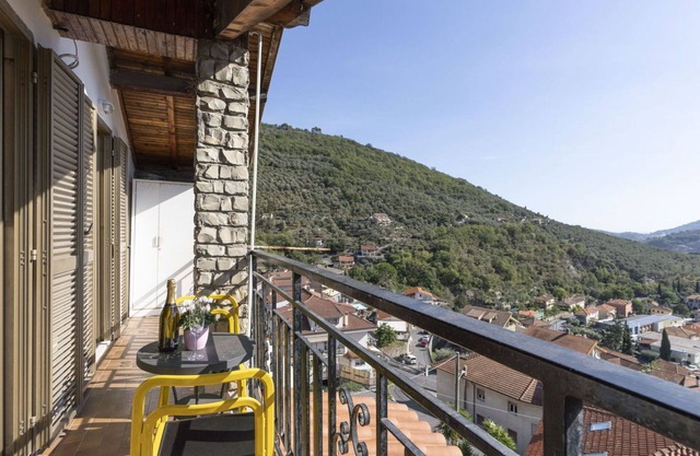 Cosy apartment for 5 people with WIFI, A/C, TV and balcony