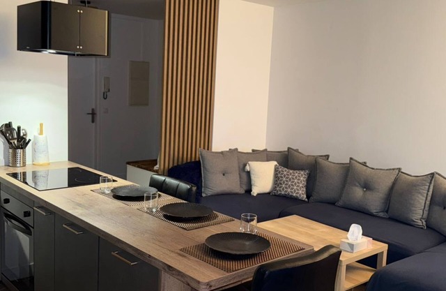 Cosy apartment near Paris (10 min Eiffel Tower and Champs Elysées)