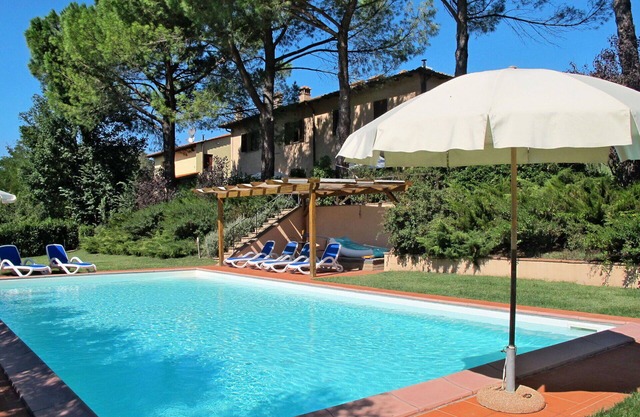 Cosy apartment in villa for 4 people with WIFI, pool, TV, patio, pets allowed and panoramic view