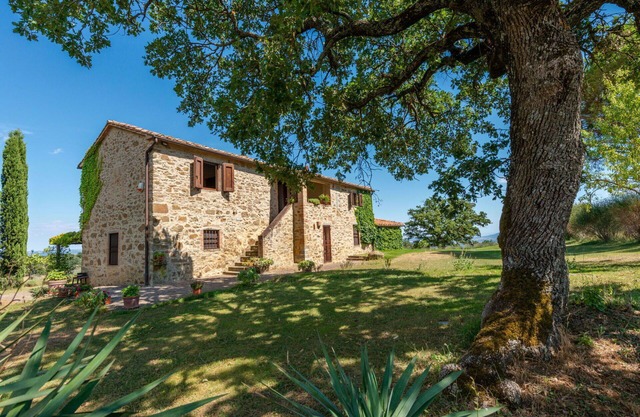 Cosy apartment in villa for 8 people with WIFI, TV, terrace, pets allowed and parking