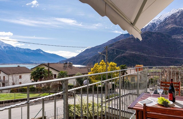 Cosy apartment for 5 guests with WIFI, TV and balcony