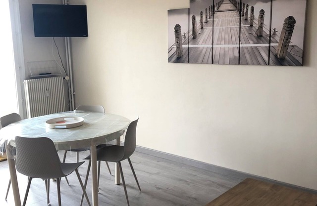 Cosy apartment with sea view and parking
