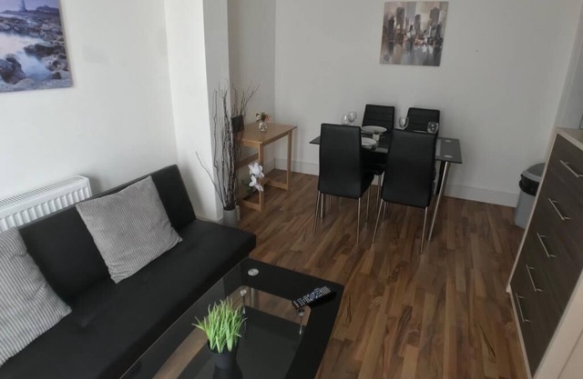 Cosy Bermondsey apt: Stylish 1BDR Patio Flat, Sleeps 3 Perfect for City Getaways