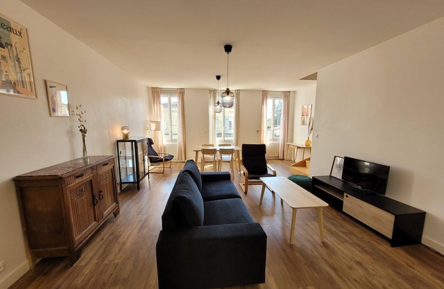 Cosy, bright duplex apartment Bordeaux/Vignoble/Plages Médocaines - Close to shops.