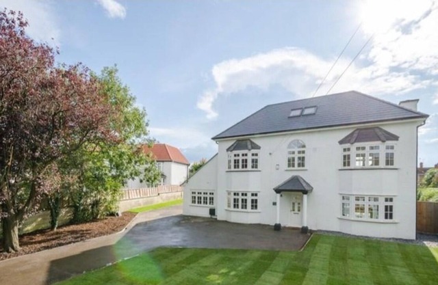 Cosy but big House with hot tub and sauna.