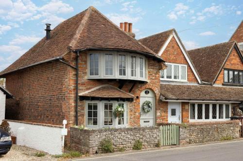 Cosy Character Cottage by the Sea