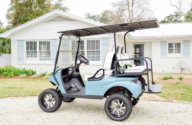Cosy coastal cottage with golf cart | Sleeps 8