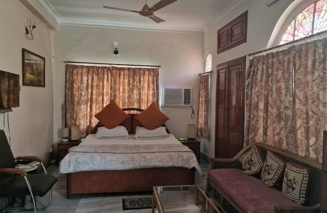 Cosy Comfortable safe stay at affordable price in Kolkata #1