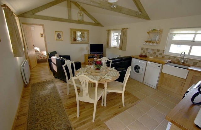 COSY CONVERTED BARN NEAR LOOE .
