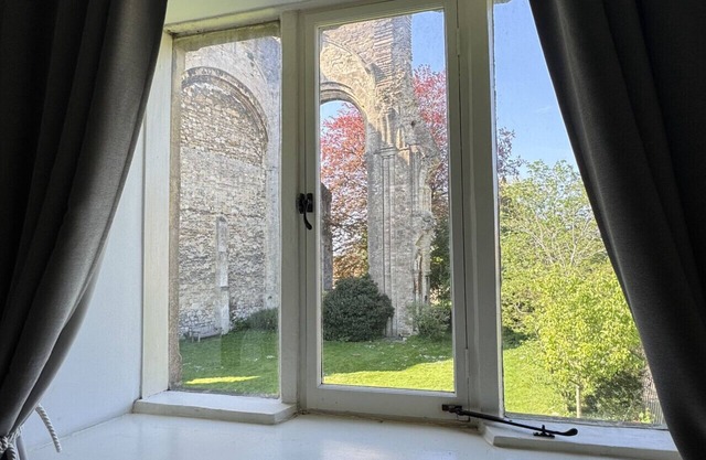 Cosy Cottage Overlooking Malmesbury Abbey