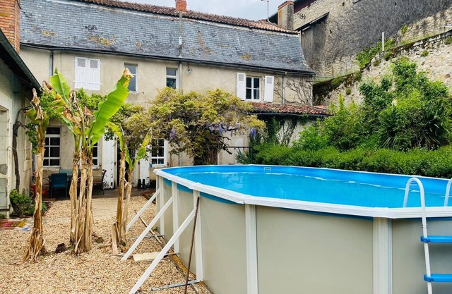 Cosy Cottage with pool in the countryside, France