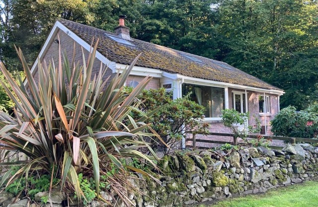 Cosy Country Cottage with Hot Tub Dog-Friendly