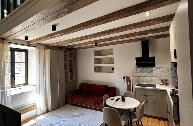 Cosy Duplex - Equipped & Central