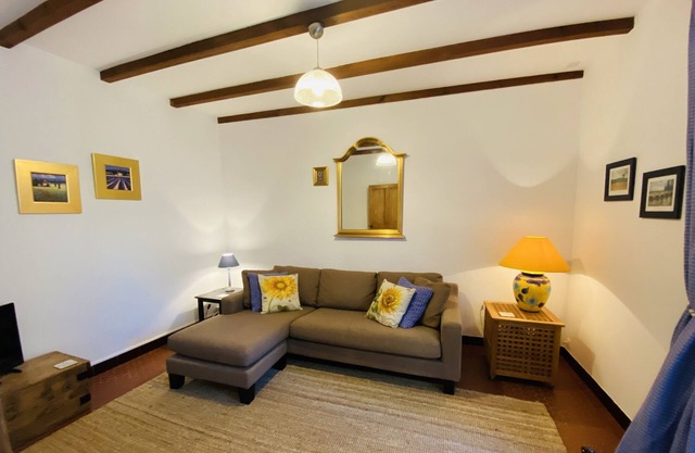 Cosy French cottage with luxury bath
