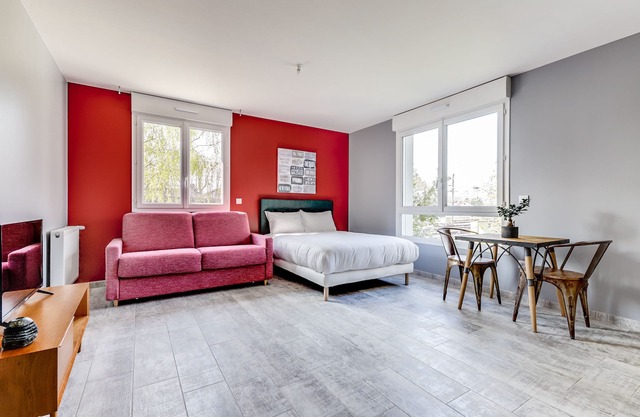 Cosy, fully-equipped studio near Paris and CDG