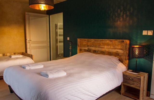 Cosy guest room 3 pers Jacuzzi 18' Puy du Fou Le Puy Carmin