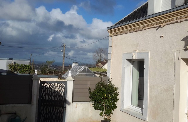 Cosy house overlooking the harbour Tourlaville