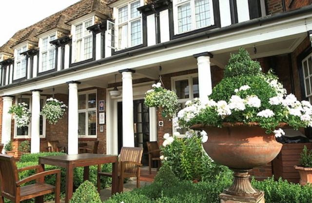 Cosy pet-friendly accommodation with office in beautiful Cambridgeshire village