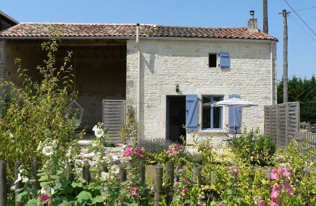 Cosy, pet friendly cottage for 2 in pretty countryside