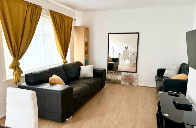 Cosy & Quiet House close to Etihad and City Centre.