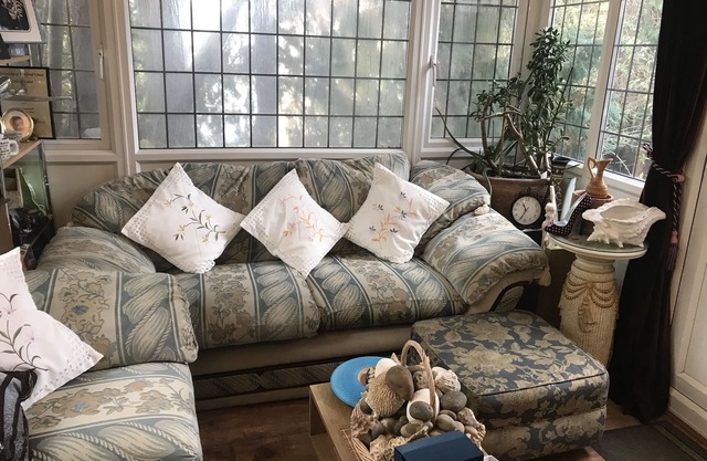 Cosy Room in a quiet and a peaceful neighbourhood.