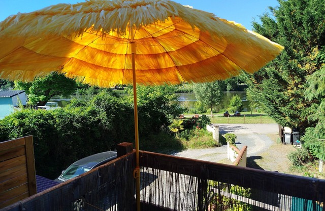 Cosy studio on the shores of Lac d'Allier - breathtaking views and natural surroundings