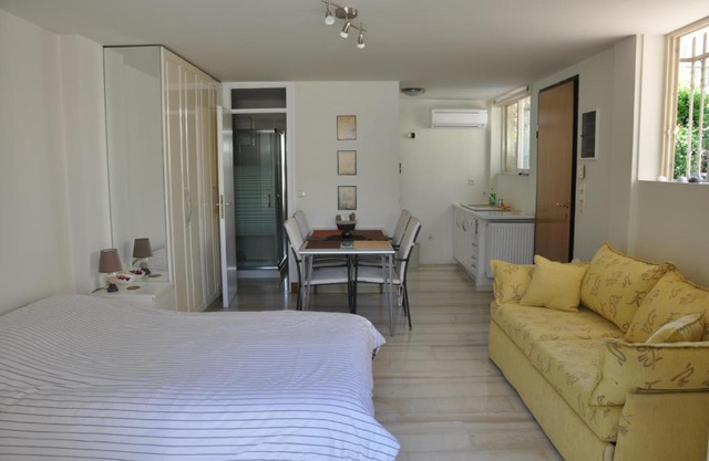 Cosy Studio with Garden/Individual apartment