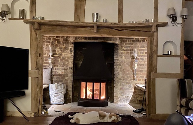 Cosy Stylish Cottage in The Surrey Hills, sleeps 6 (can+2 annex)