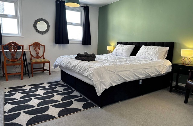 Cosy super king 1 bedroom apartment close to town center