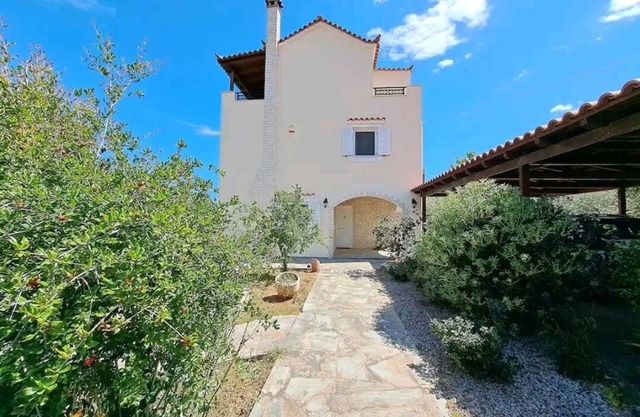 Cosy villa, close to the castle of Monemvasia. Ideal for family and friends.