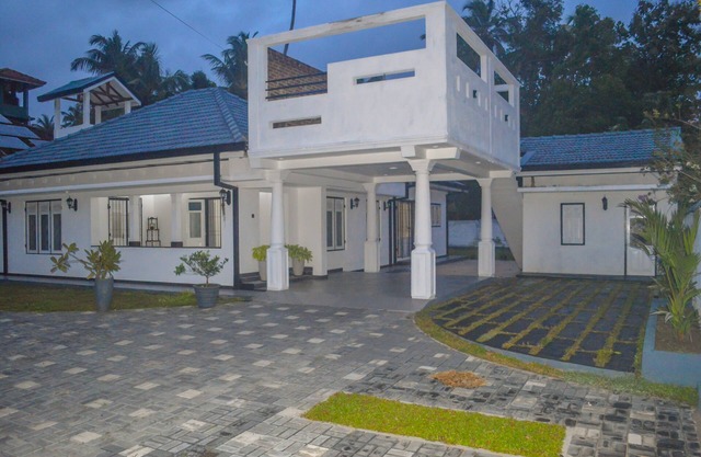 Cosy villa with style, luxury and great comfort Close to beach and amenities nn