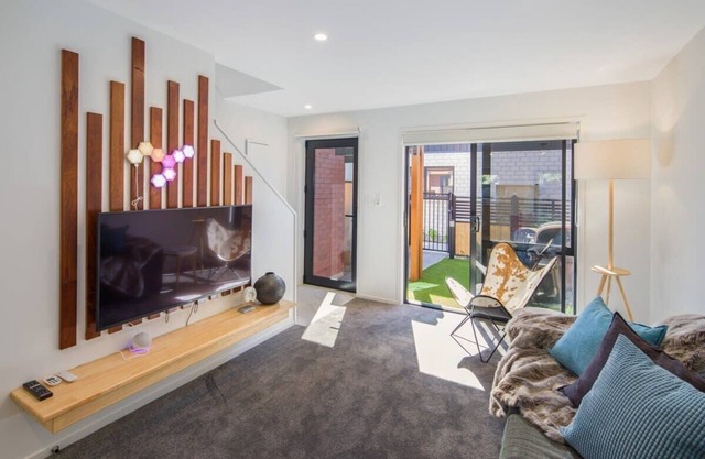 Cosy Wellington Escape | Near Taita Train Station