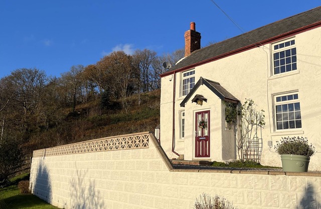 Cosy Welsh Cottage - Views & Log burner