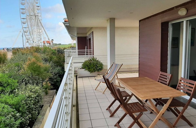 COTE 210 Apartment 2 bedrooms , very close to the beach and town center WIFI
