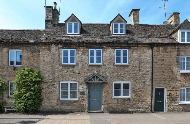 Cotswold Stone Cottage with 3 Ensuites and Central location Coombers Mead Cottag