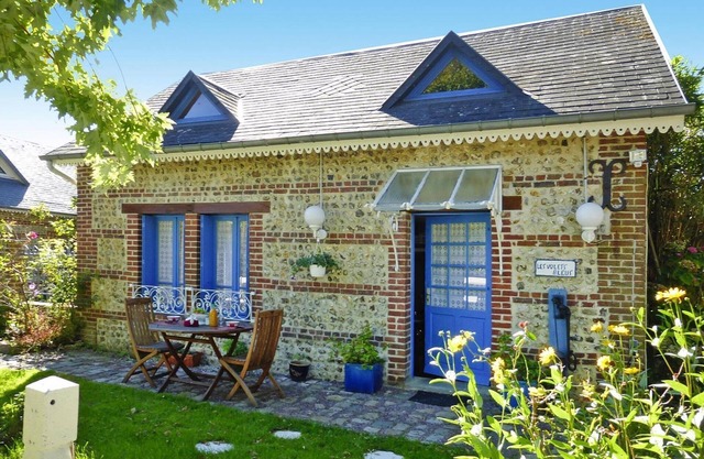 Cottage near Étretat Cliffs with Private Garden