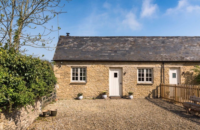 Cottage 1 - sleeps 4 guests in 2 bedrooms