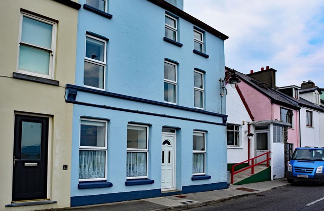 Cottage 236 - Roundstone - sleeps 6 guests in 4 bedrooms