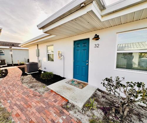 Cottage 32, Flamingo Bungalow - Dora Canal Court - a downtown, waterfront community