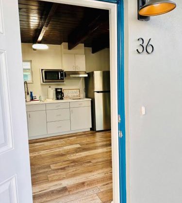 Cottage 36, Sunshine Suite - Dora Canal Court - a downtown, waterfront community