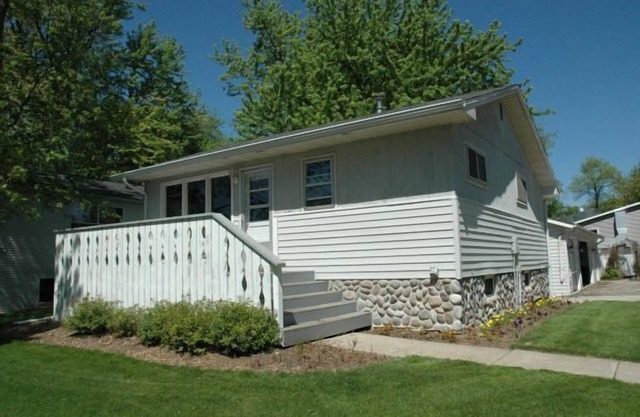 Cottage 6 on Beautiful Fox Lake!