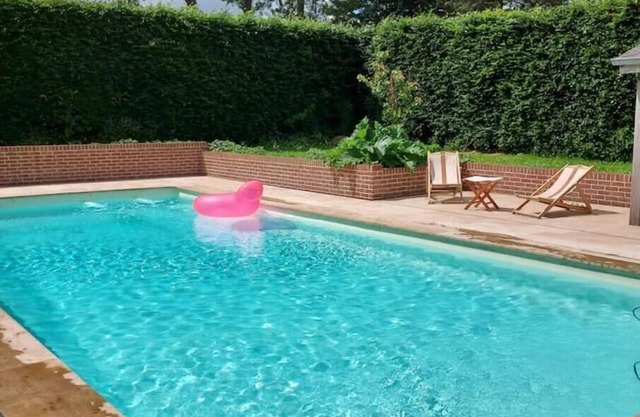 Cottage Avec Piscine Chauffée de mai à Sept.grand Jardin,terrasse,bbq,parking
