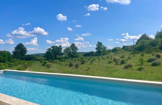 Cottage 'Beau Gite' with Private Pool, Private Terrace and Wi-Fi