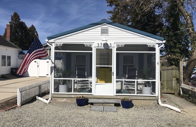 Cottage by the Sea Steps to Downtown Rehoboth!