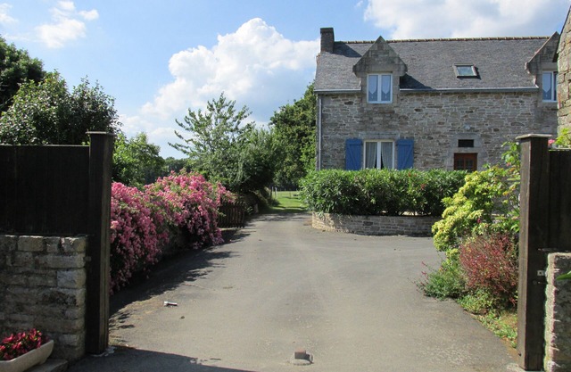 Cottage character in the countryside near an equestrian center