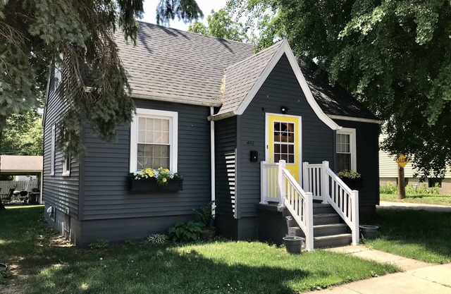 Cottage Charm, 3 Bedrooms - 10 Minutes to Starved Rock!