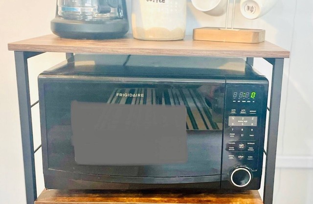 Cottage Charm - Quiet, cosy, pet friendly stay.