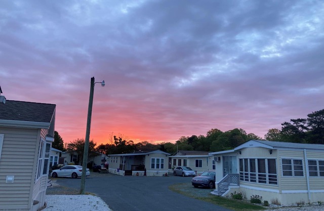 cottage, community pool, playground, boating, crabbing kayaking and fishing!